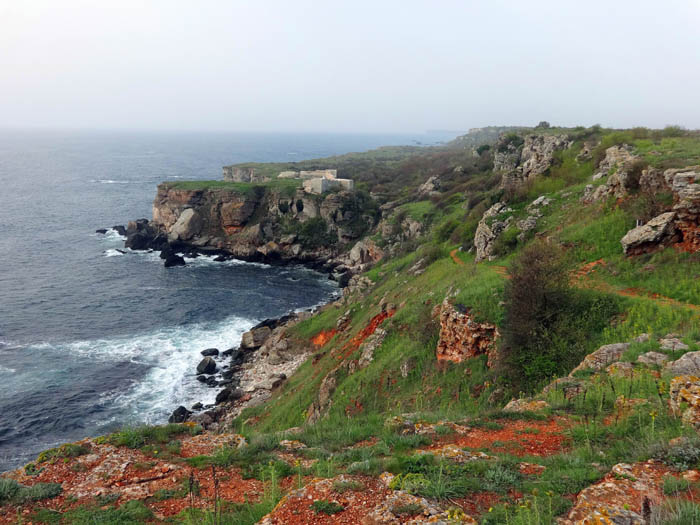 eine 200 ha große Steppenlandschaft mit 400 Pflanzenarten bricht malerisch zum Schwarzen Meer ab