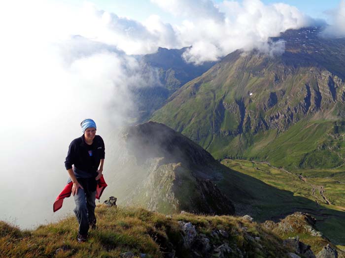 am Gipfel der Karnase, rechts unten die Heinkaralm