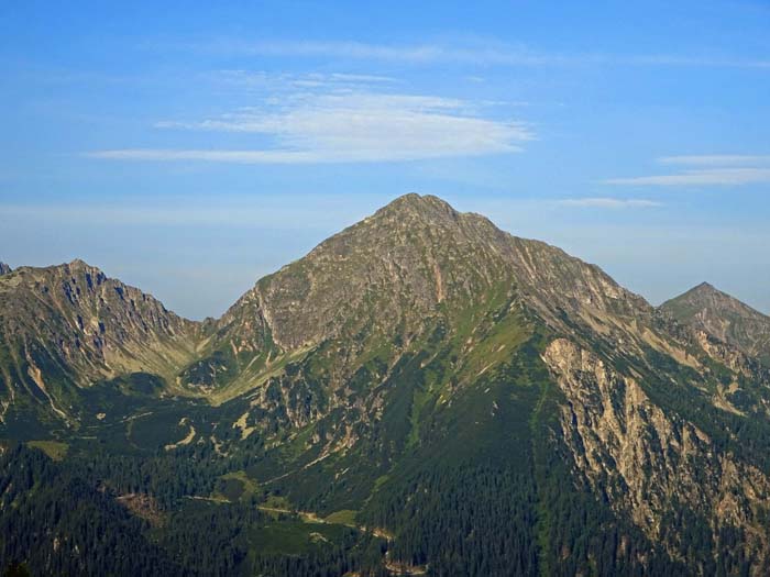 Blick vom Bärenkogel gegen die Grießsteine; am Großen (in Bildmitte) haben wir am Vortag einen guten Aufstieg im rechten Teil der Nordwand gefunden (s. Archiv)