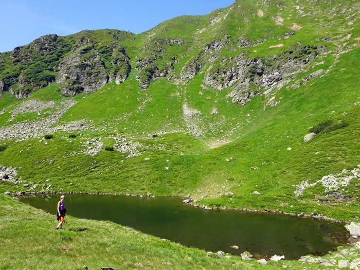 der Hahnsee ist ein romantisches Seenauge, das meist von der Ingering aus besucht wird