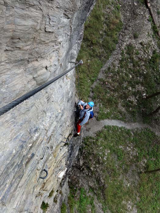  ein steiler Zustiegsweg bringt zum Einstieg des Klettersteigs; zu Beginn gleich eine der schwierigeren Passagen: die Himmelsleiter