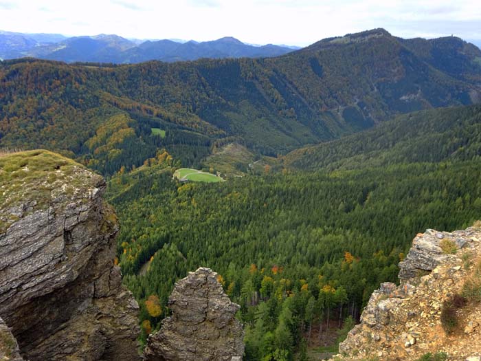 Rückblick vom SW-Kamm der Reisalpe auf den soeben überschrittenen Kamm zwischen Muckenkogel (ganz rechts) und den Sattel des Gscheidboden