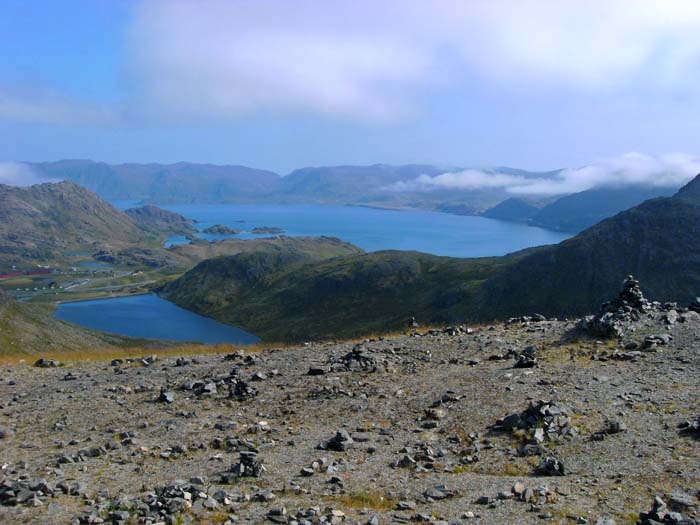 Blick vom Magerøya-Plateau nach O auf den äußeren Porsangerfjord