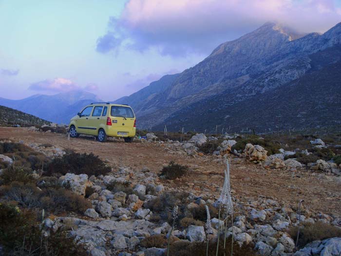 etwas oberhalb der Palionisosbucht liegt der Ausgangspunkt zur Wanderung in die Sikatibucht; Blick auf den Galatiani