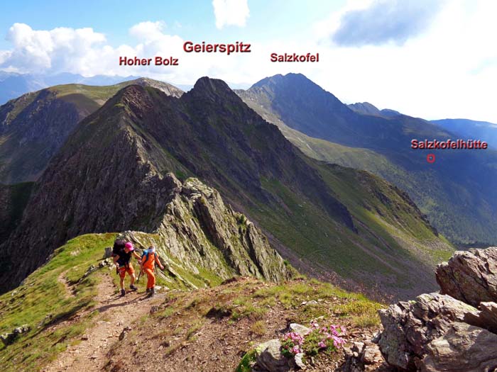 Rückblick vom Grat zur Salzkofelhütte