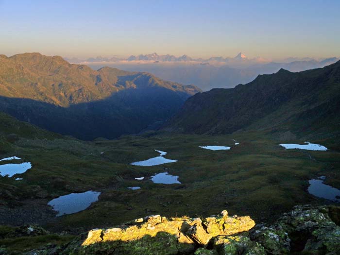 nordwestlich unterhalb des Törls das „Feld“ mit seinen vielen Seen