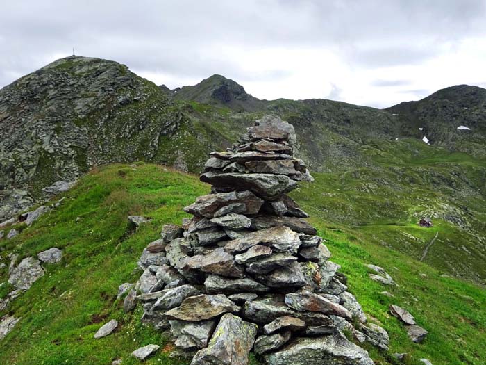 am Gipfel des Taubichl; Rückblick auf Roter Beil und Kreuzlhöhe, rechts die Hugo-Gerbers-Hütte