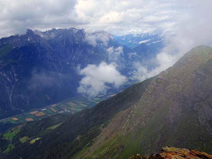 Blick vom Damerkopf aufs Drautal (Kärntner Tor, die Grenze zu Osttirol) und die Lienzer Dolomiten