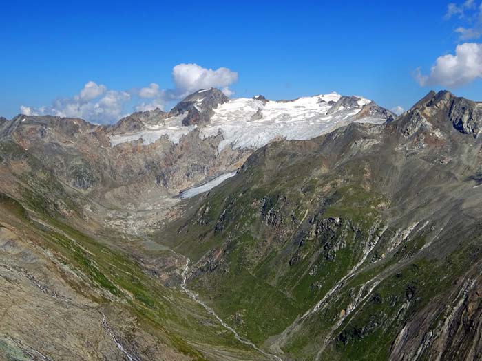 noch weiter rechts entspringt am Fuß der Dreiherrnspitze aus dem Gletschertor des Umbalkees-Abbruchs die Isel (s. Archiv Iseltrail) noch weiter rechts entspringt am Fuß der Dreiherrnspitze aus dem Gletschertor des Umbalkees-Abbruchs die Isel (s. Archiv Iseltrail)