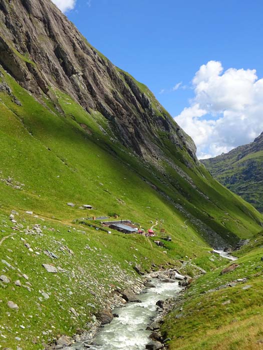 wie bei den Hobbits hat man wegen der extremen Lawinengefahr die Hütte in den Hang gebaut wie bei den Hobbits hat man wegen der extremen Lawinengefahr die Hütte in den Hang gebaut