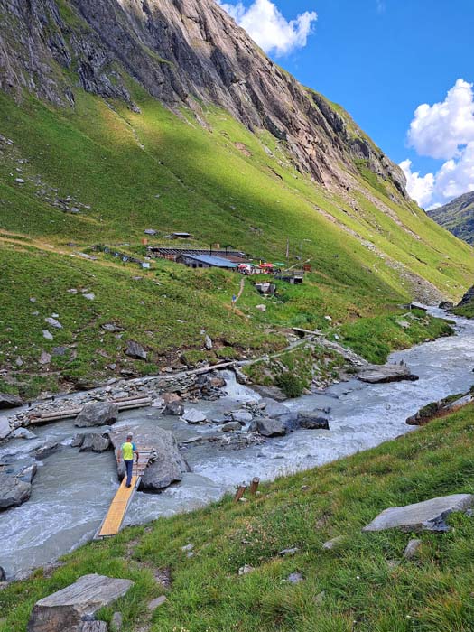 bevor wir die Clarahütte erreichen, gilt es noch ein kleines Abenteuer zu bestehen bevor wir die Clarahütte erreichen, gilt es noch ein kleines Abenteuer zu bestehen