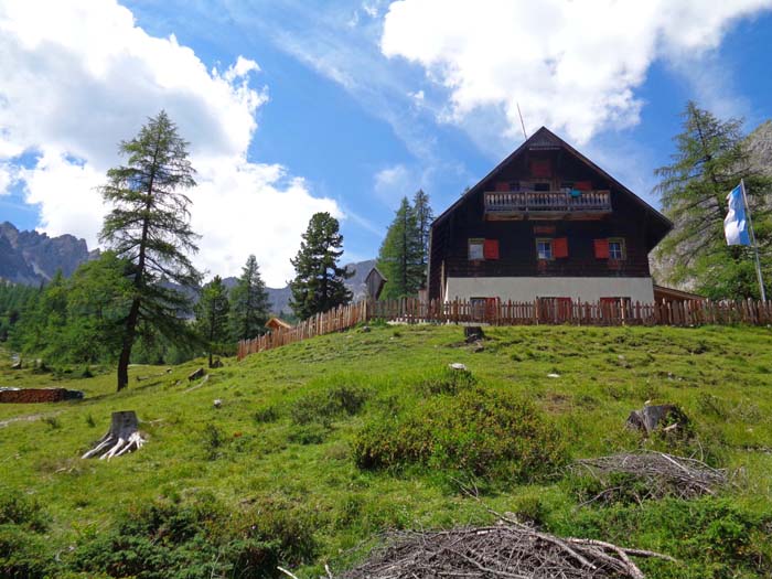 wenige Minuten später stehen wir vor dem Kerschbaumeralm-Schutzhaus