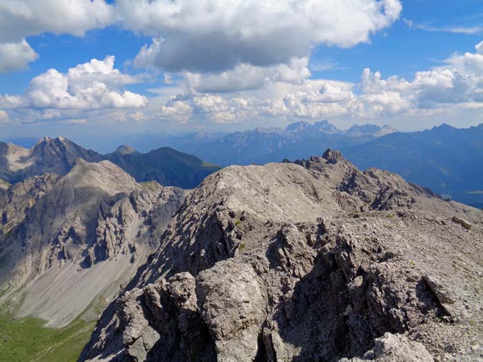 gegen SO der Verbindungsgrat zum Eisenschuss, die Berge links kennen wir schon