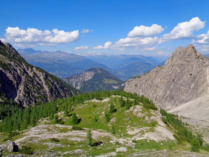 ... dem man bis hinunter zur Forststraße im Kerschbaumertal bequem folgen kann