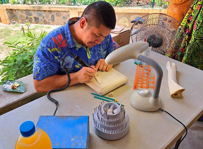 auch das Kunsthandwerk blüht auf den Marquesas