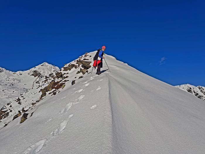 vor der ersten Kuppe im Gipfelgrat