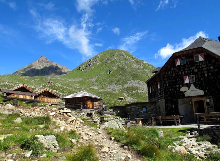 wider Erwarten ist weder vor noch nach unserer Gipfelbesteigung Betrieb auf der Hütte