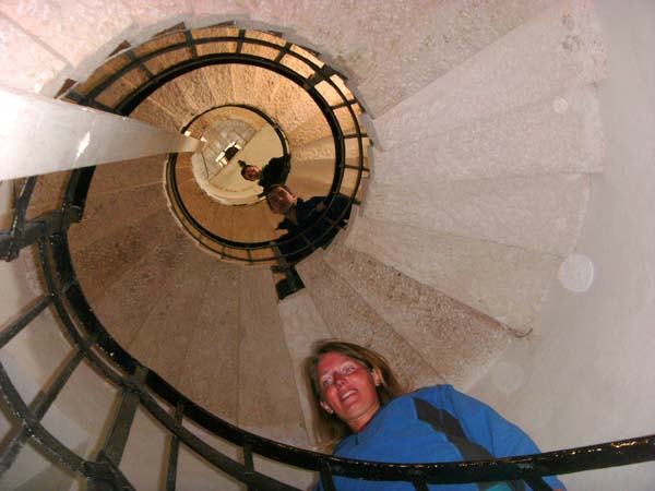 wie ein Schneckenhaus windet sich der Aufgang zur Leuchtturmspitze