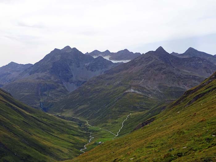 im Süden Arventalalm, Klammljoch und die Rieserfernergruppe mit dem langgestreckten Fleischbachkees im Süden Arventalalm, Klammljoch und die Rieserfernergruppe mit dem langgestreckten Fleischbachkees