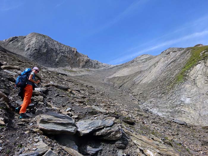 auch auf diesem Normalweg haben wir heute früh Bergsteiger gesehen; der Anstieg ist vielleicht noch „vulkanartiger“ als an der Lenkspitze, die Gipfelkuppe aber auch etwas unangenehmer auch auf diesem Normalweg haben wir heute früh Bergsteiger gesehen; der Anstieg ist vielleicht noch „vulkanartiger“ als an der Lenkspitze, die Gipfelkuppe aber auch etwas unangenehmer