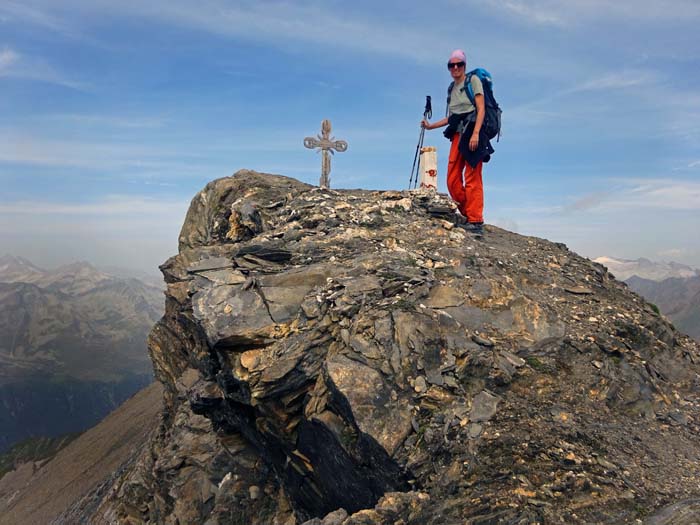der Gipfel mit dem nordisch wirkenden Holzkreuz der Gipfel mit dem nordisch wirkenden Holzkreuz