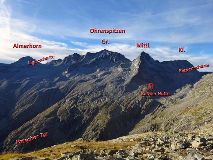 Rückblick auf die Ohrenspitzen, deren Überschreitung früher zu den ausgewählten „Pause-Touren“ gezählt hat, heute aber ebenfalls gemieden wird Rückblick auf die Ohrenspitzen, deren Überschreitung früher zu den ausgewählten „Pause-Touren“ gezählt hat, heute aber ebenfalls gemieden wird