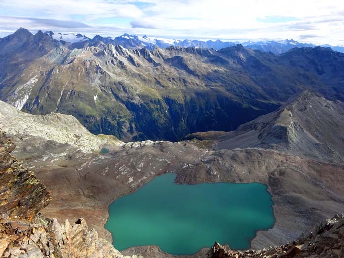 Gipfelblick gegen Nordost über den St. Josef-See und den Panargenkamm bis zum Großvenediger und Großglockner Gipfelblick gegen Nordost über den St. Josef-See und den Panargenkamm bis zum Großvenediger und Großglockner