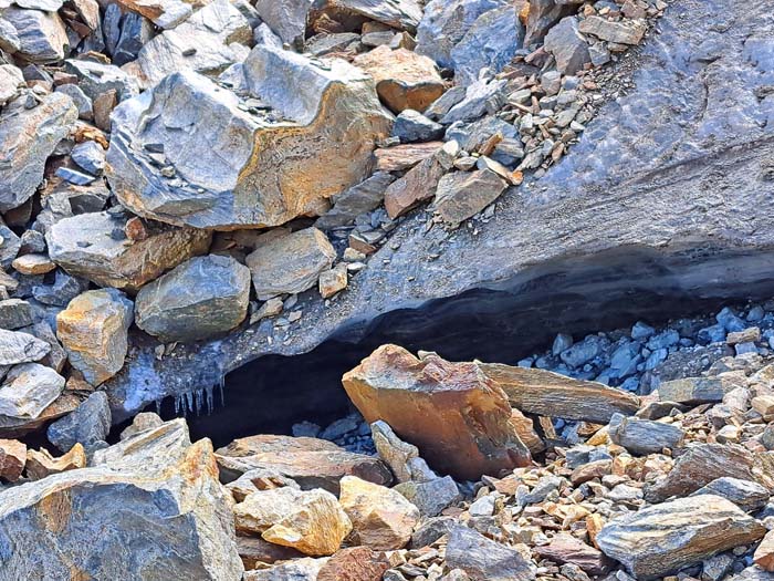 im derzeitigen Klimawandel bleibt dem Gletscher beim beschleunigten Zerfall der Felsen nicht einmal mehr Zeit zum Schmelzen im derzeitigen Klimawandel bleibt dem Gletscher beim beschleunigten Zerfall der Felsen nicht einmal mehr Zeit zum Schmelzen