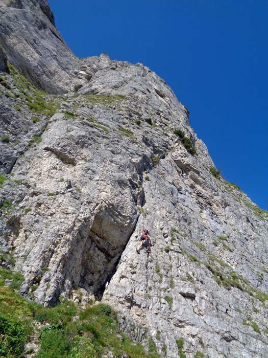 etwas links der Höhle der Einstieg zur „Sissi“