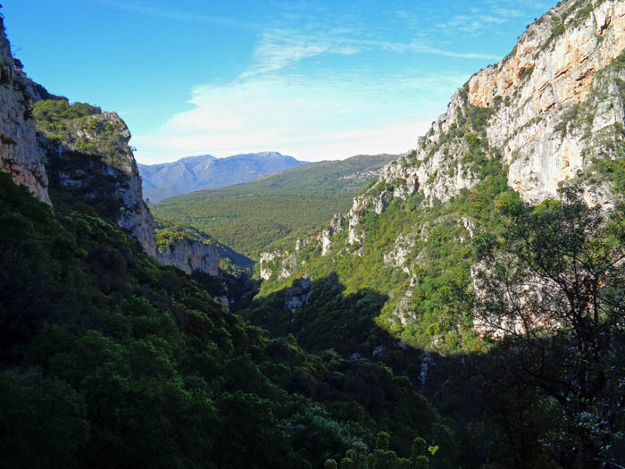 Rückblick in die Schlucht vom Aufstieg zum ...