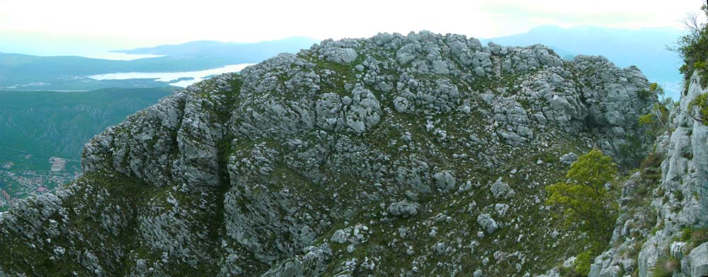 eine Schrofenschlucht trennt uns vom Ziel