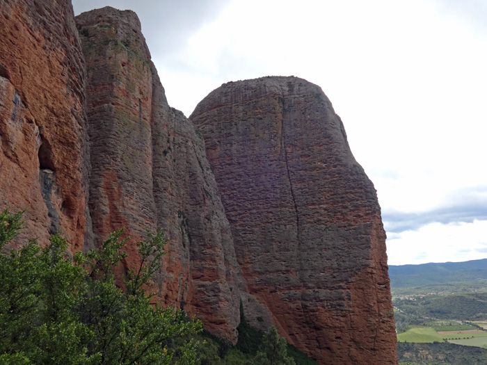 auf der linken Seite die Nordwand des Pisón