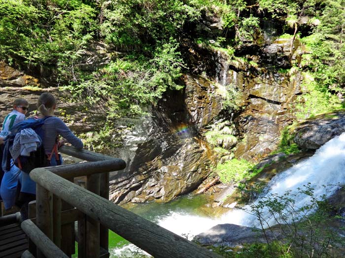 die untersten Stationen des Naturlehrweges „Malteiner Wasserspiele“ gehören gleich zu den attraktivsten: der Untere Fallertumpf fünf Minuten hinter dem Parkplatz