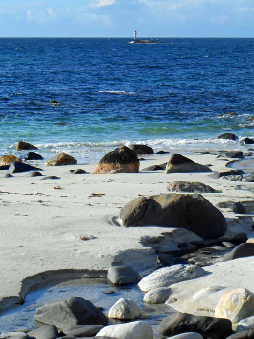 weißer Sand und blaues Meer; in der Karibik ist es wärmer, aber keinesfalls schöner