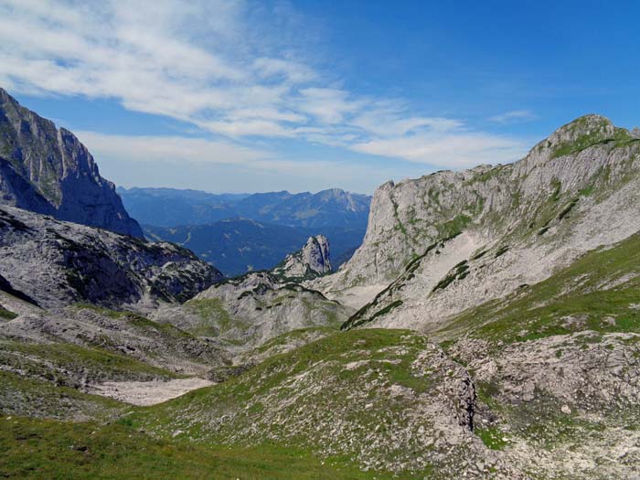 das Tiefe Kar gegen NNW; wir sind vom Gabelkogel das Tal in Bildmitte angestiegen, beim Abstieg können wir auch über den Wiesenfleck etwas weiter links einfach zum Steiglweg zurück