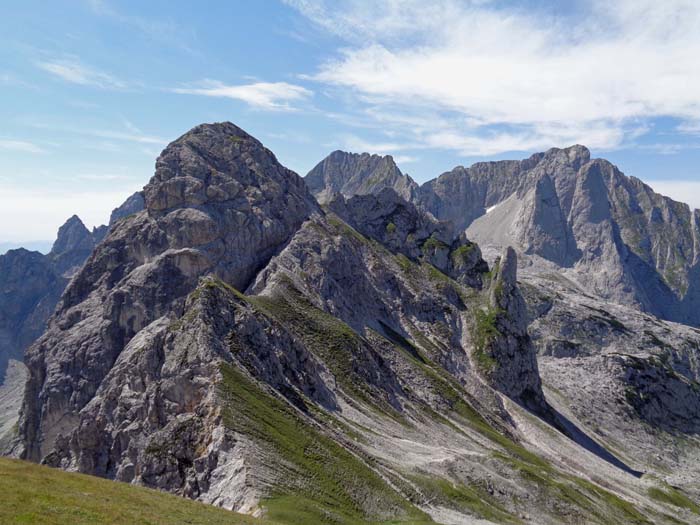 mit wenigen Schritten stehen wir dann auf dem Mitterkogel, links im Vordergrund der Steiglkogel 