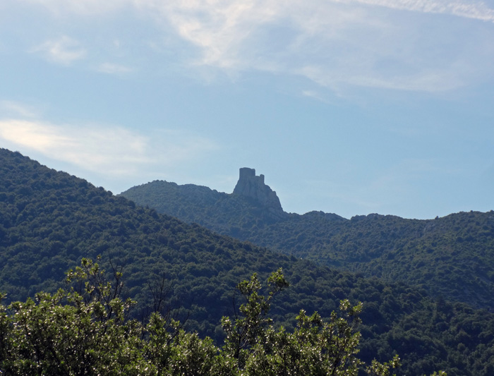 ebenfalls in exponierter Lage: Château de Quéribus auf Sichtweite in südöstlicher Richtung