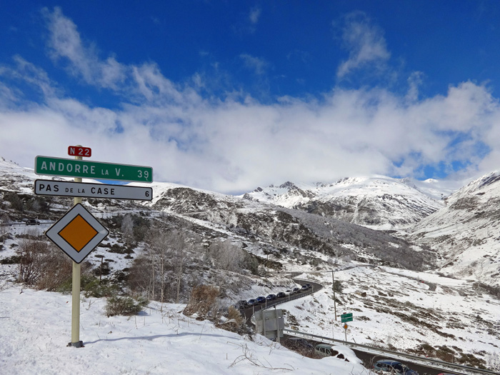 Auffahrt aus dem französischen Ariègetal zum Grenzpass Port d'Envalira