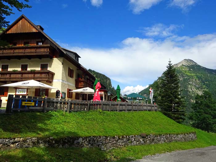 ... und knapp zwei Kilometer hinauf zum Parkplatz beim Gasthof auf der Unteren Valentinalm