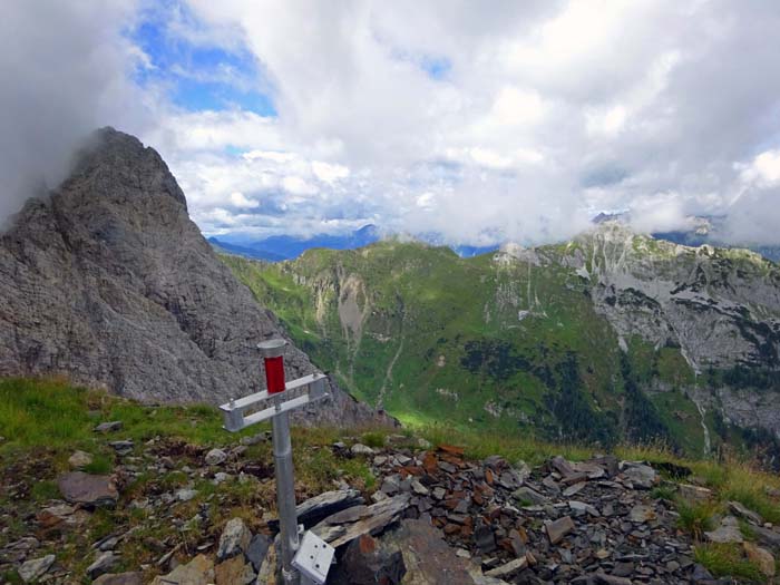 im Nordwesten Mooskofelturm und Plenge