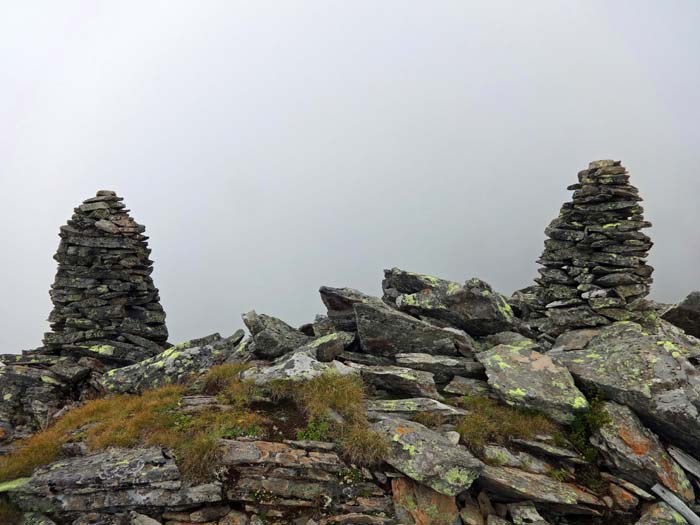 ... zu den Gipfelsteinmännern des Großbodenkopf nimmt