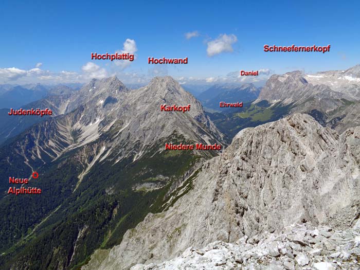 visuelle Eindrücke und technische Anforderungen steigern sich in gleichem Maße beim Abstieg über den Westgrat