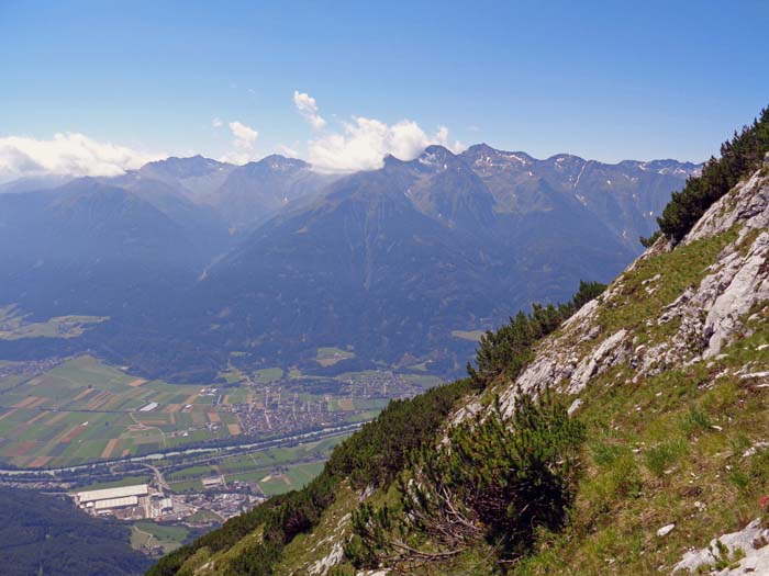 im Süden überm Inntal die Sellrainer Berge