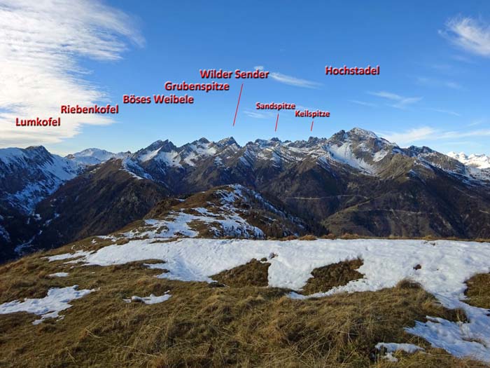 die Lienzer Dolomiten vom Schatzbichl; hinterm Lumkofel wartet ein feines Schluchtenabenteuer (s. Archiv Millnatzenklamm)