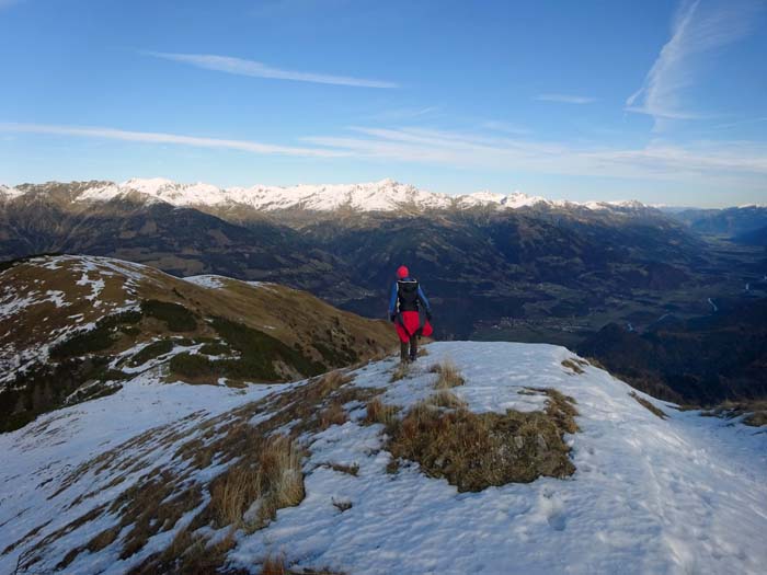 am Übergang zum Jochberg, hinterm Drautal die Kreuzeckgruppe