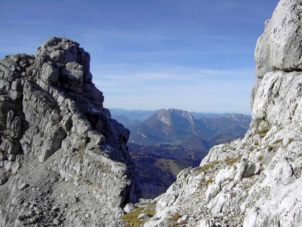 Blick durch die Scharte zwischen Rothörnl und Gr. Rothorn auf den Wilden Kaiser