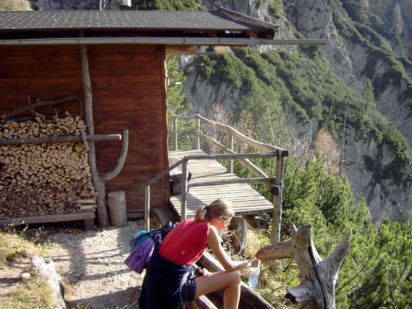 Wasser gibt's heute erstmals bei der Jagdhütte Spannegg über dem Lastal