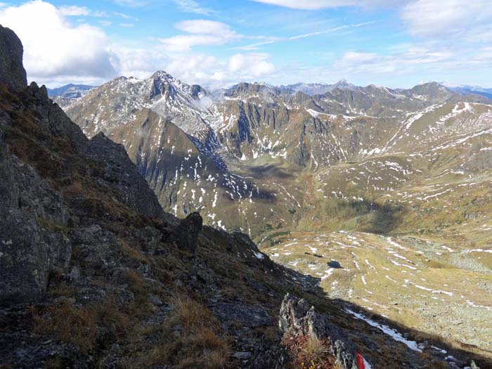 Südgratscharte  gegen Westen, ganz hinten bereits die Schladminger Tauern