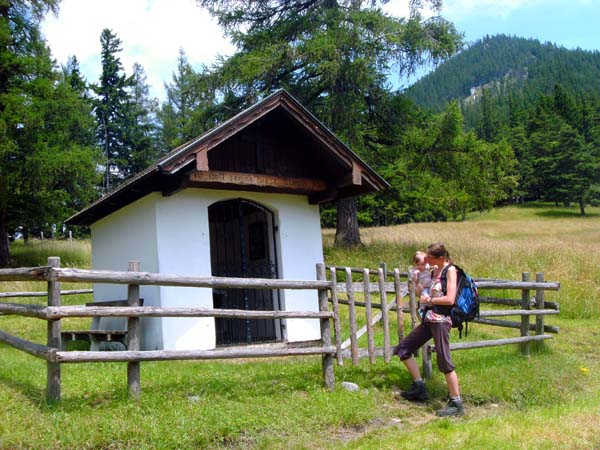 die Schoberkapelle am Fuß des etwas steileren SW-Kammes