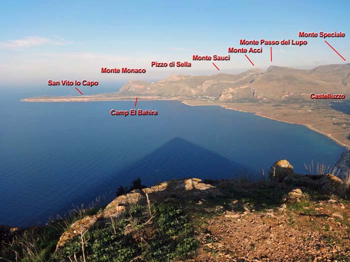 der Naturpark Riserva dello Zingaro von Westen (Monte Còfano) ...